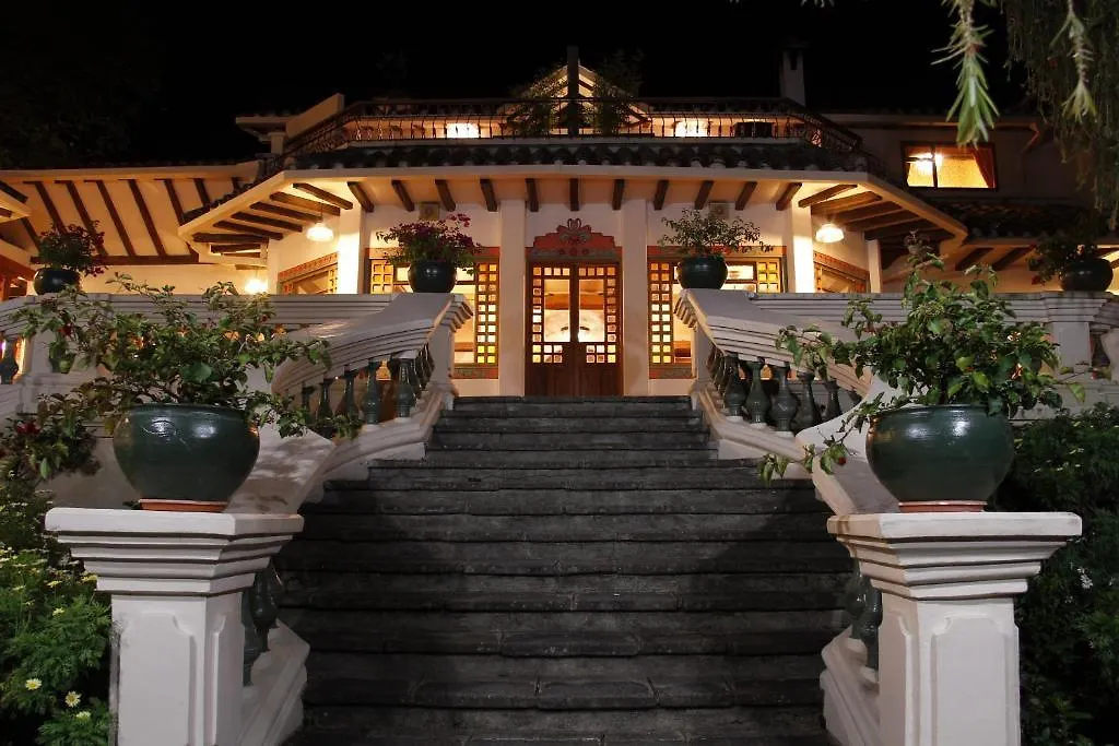 Hacienda Uzhupud Hotel Cuenca